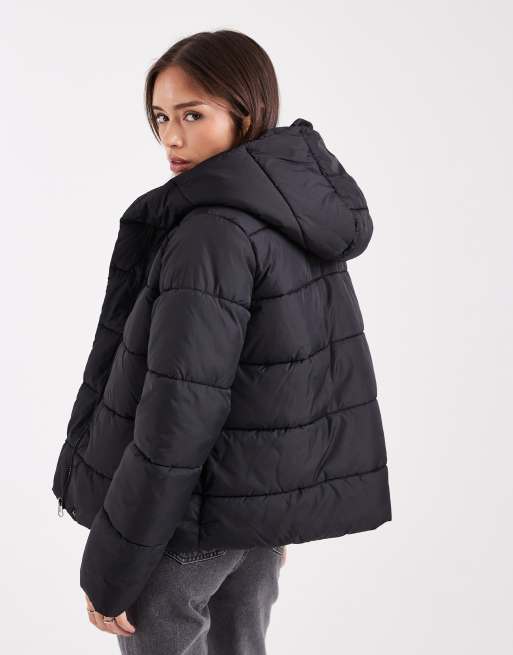 Vero Moda - Korte gewatteerde jas met verborgen ritsdetail in zwart, 2 van 4