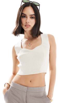 Vero Moda – Krämvit, ribbstickad topp med hjärtformad ringning - view 1
