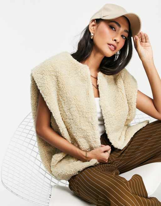 Vero Moda – Kremowy bezrękawnik ze sztucznego futerka