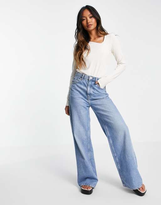 Vero Moda – Kremowy prążkowany top z asymetrycznym dekoltem, 2 z 4
