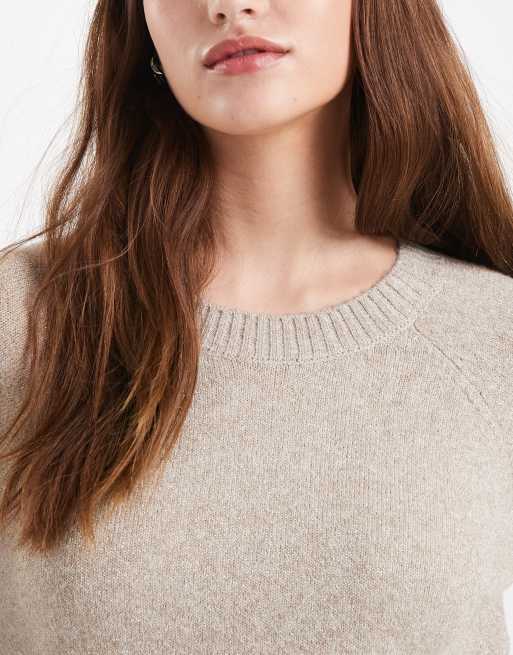Vero Moda – Kremowy sweter z okrągłym dekoltem o złotym brokatowym wykończeniu, 3 z 4