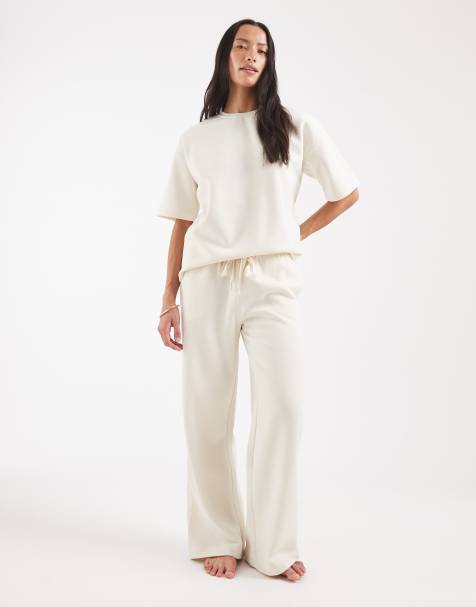 Vero Moda – Kremowy zestaw dresowy oversize: T-shirt i wiązane w talii joggersy z szerokimi nogawkami - view 1
