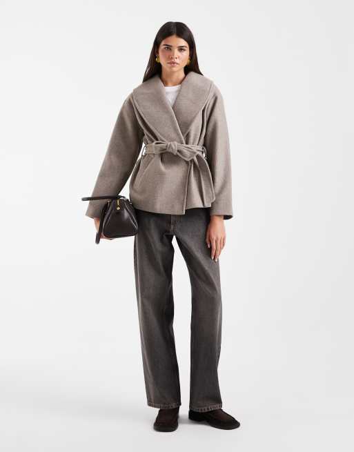 Vero Moda krótka elegancka kurtka z paskiem w szarobrązowym kolorze, 2 z 4