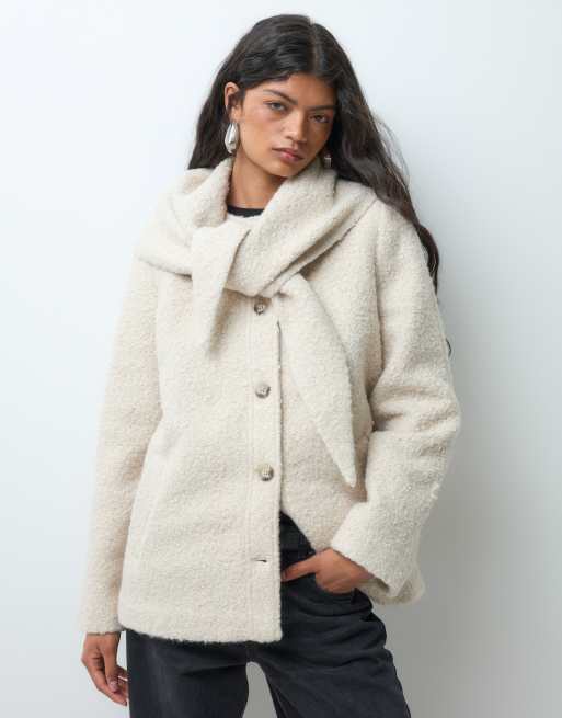 Vero Moda kurtka boucle z detalem szalowym w kolorze kremowym, 4 z 5
