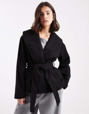 Vero Moda - Kurz geschnittene, formelle Jacke in Schwarz mit Gürtel