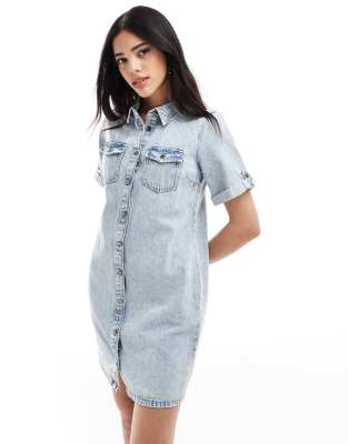 Vero Moda - Kurzärmliges Mini-Jeanskleid in Hellgrau-Blau
