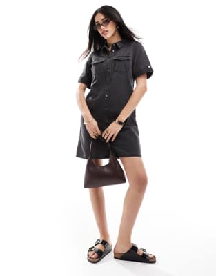 Vero Moda - Kurzärmliges Mini-Jeanskleid in verwaschenem Schwarz