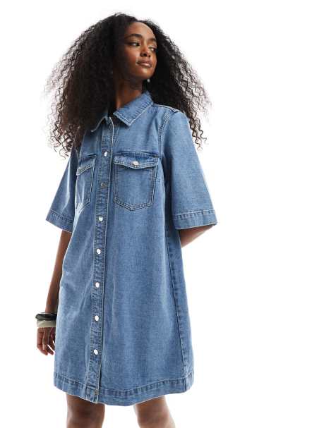 Vero Moda – Kurzärmliges Oversize-Jeanskleid in mittelblauer Waschung mit Knopfleiste vorne - view 1