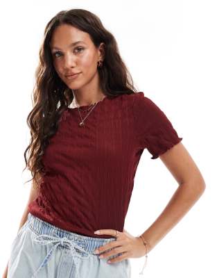 Vero Moda - Kurzärmliges T-Shirt in Burgunderrot mit Struktur