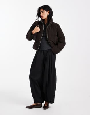 Vero Moda - Kurze Steppjacke aus Cord in Schokobraun-Brown