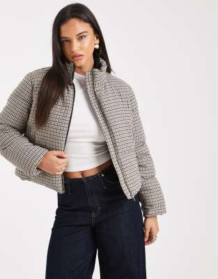 Vero Moda - Kurze Steppjacke mit Heritage-Karomuster-Weiß