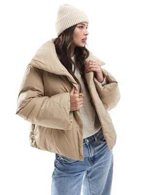 Vero Moda - Kurze wattierte Jacke in Beige mit weiten Ärmeln-Neutral