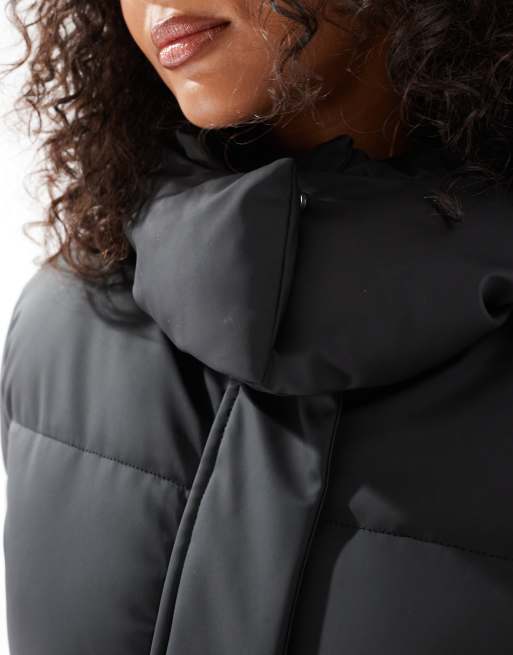 Vero Moda – Kurze wattierte Jacke in Schwarz mit Beschichtung, 3 von 4