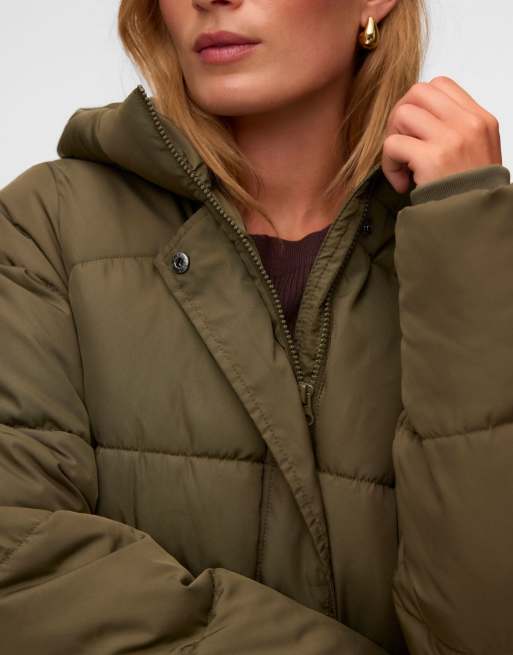 Vero Moda Kylie short puffer hooded press-stud fastening jacket in green, 4 of 5