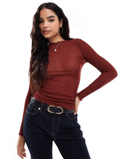 Vero Moda – Langärmliges Oberteil aus feinem Jersey in Backsteinrot mit Kräuselsaum