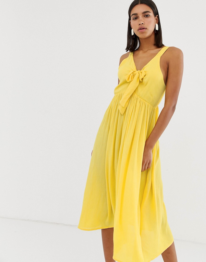 Vero Moda - Lange jurk van kreukstof met gestrikte voorkant-Geel