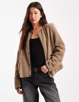 Vero Moda - Leichte Teddyfell-Jacke in Beige mit Kontrast-Design-Neutral