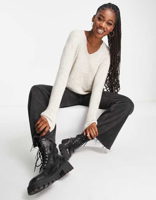 Vero Moda lightweight v neck jumper in cream, 2 of 4