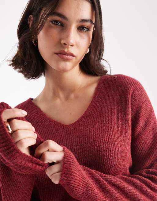Vero Moda lightweight v-neck jumper in karanda red melange, 2 of 4