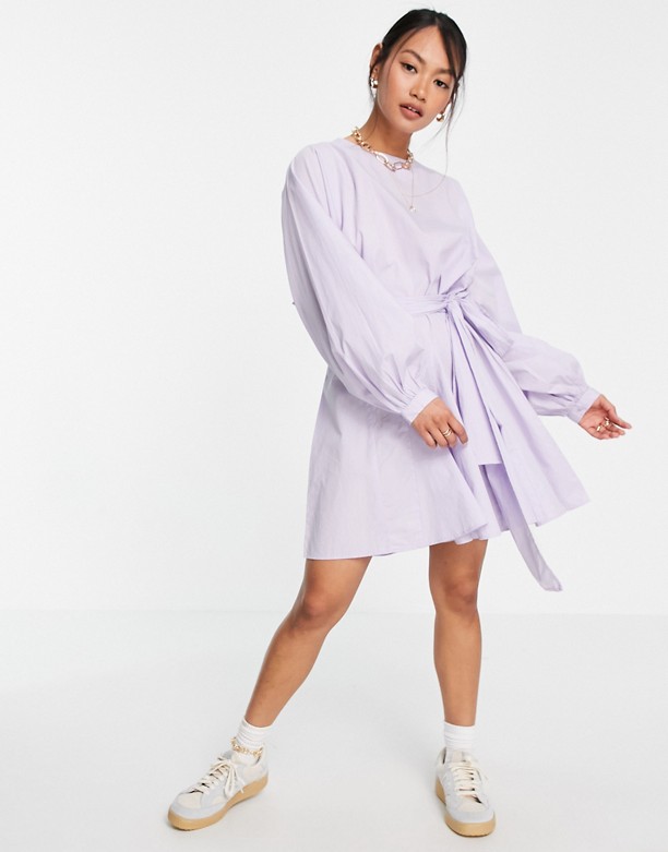 Vero Moda – Liliowa sukienka mini wiązana w pasie z bawełny organicznej Liliowy Nowy Styl 