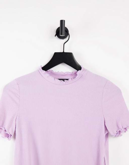 Vero Moda – Liliowy krótki T-shirt z falistym obszyciem, 3 z 4