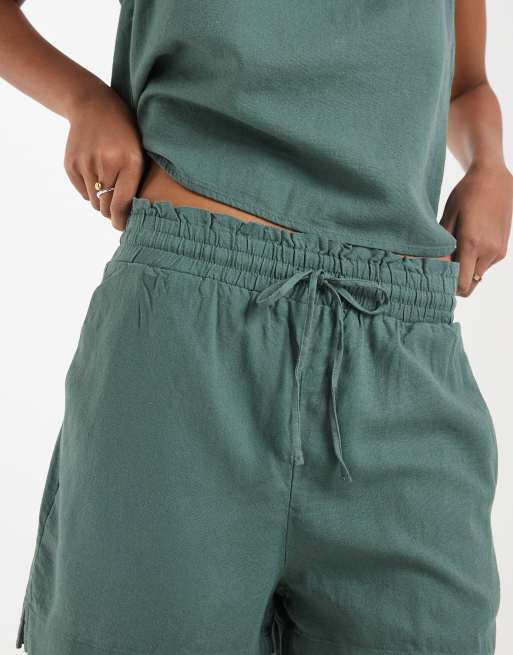 Vero Moda linen touch tie waist papaerbag shorts co-ord in green, 4 of 5