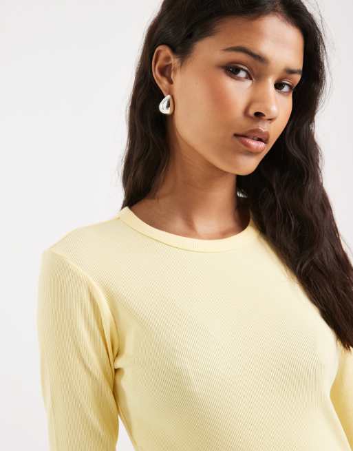 Vero Moda – Ljusgul, ribbad topp i liten design med långa ärmar, 3 av 4