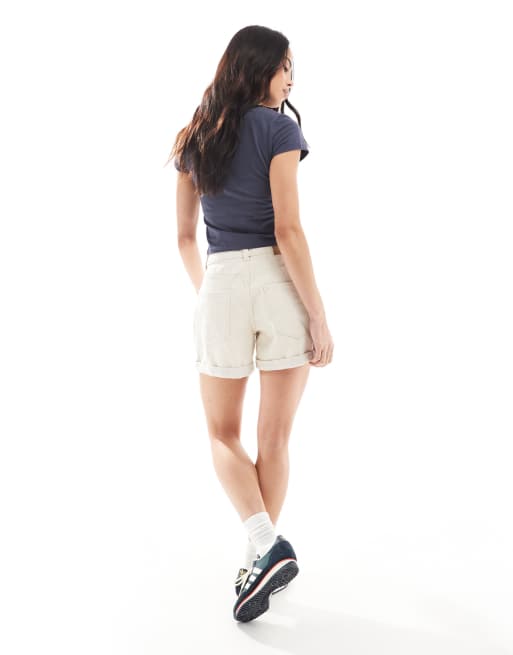 Vero Moda – Locker geschnittene Jeans-Shorts in Ecru mit umgeschlagenem Saum, 2 von 5