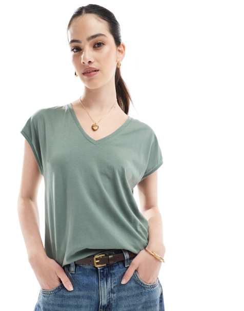 Vero Moda – Locker geschnittenes Oversize-T-Shirt in Khaki mit V-Ausschnitt - view 1