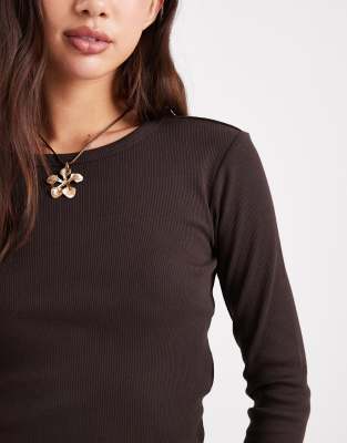 Vero Moda Long Sleeve Baby Ribbed Top In Brown