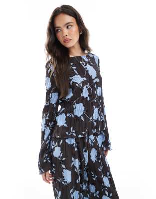 Vero Moda Vero Moda long sleeve plisse top co-ord in chocolate and blue floral print-Brown