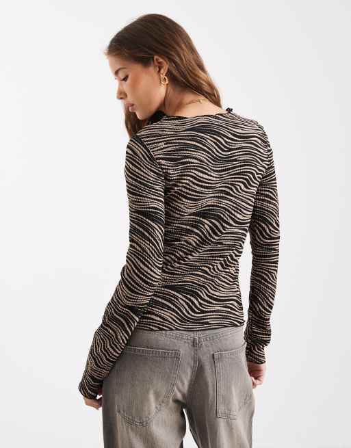 Vero Moda long sleeve textured jersey top in mink and black animal print, 4 of 4