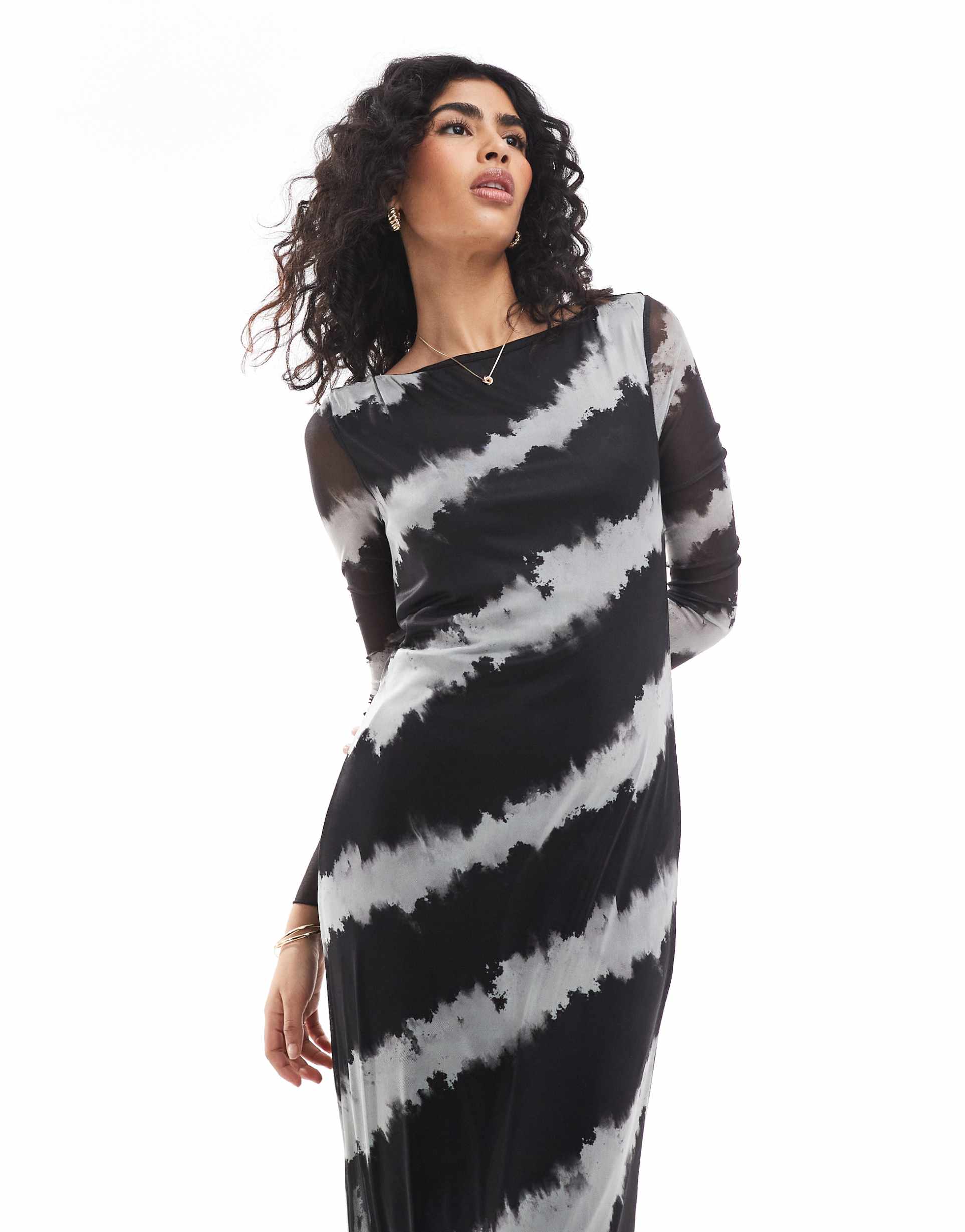 vero moda long sleeved mesh maxi dress in blurred mono print