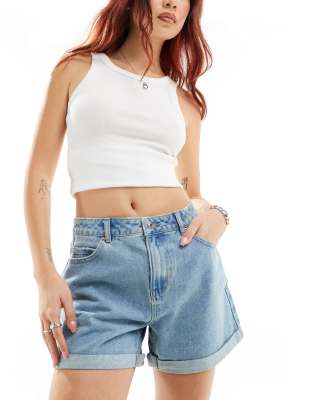 loose denim shorts with turn-up in light blue