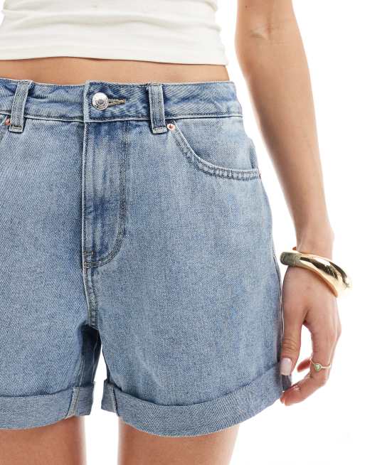 Vero Moda loose denim shorts with turn up in light blue, 3 of 5