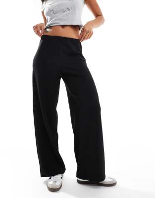 loose pull on pants in black