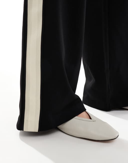 Vero Moda loose pull on pants with side stripe in black | ASOS