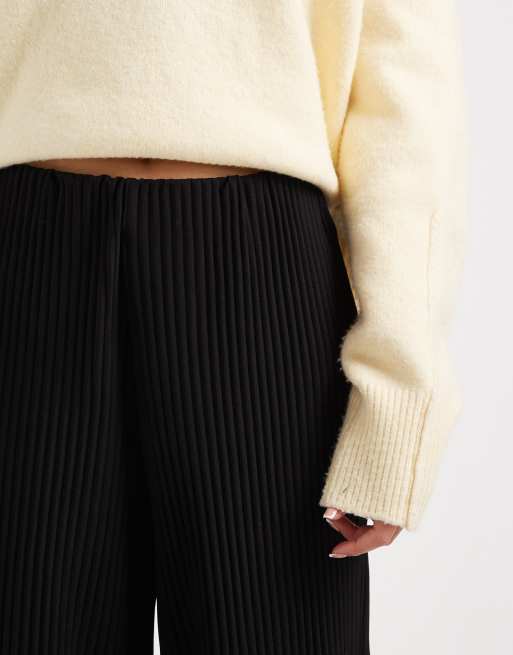 Vero Moda loose pull on plisse trousers in black, 4 of 5