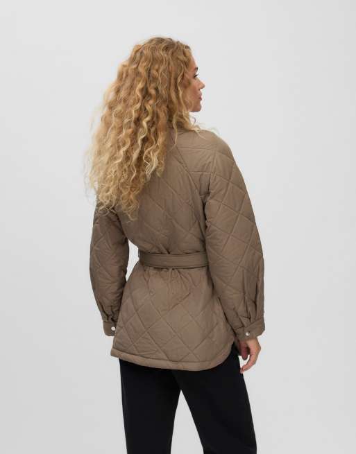 Vero Moda Louisa veste matelassée ceinturée à col montant avec fermeture à pression marron, 2 de 6