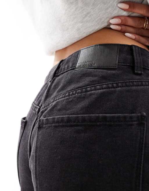 Vero Moda - Løstsiddende denimshorts med opsmøg i vasket sort, 3 af 5