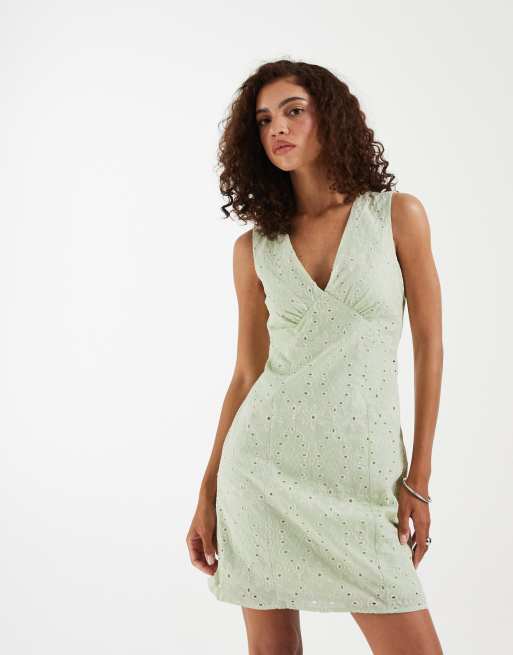Vero Moda - Lys tågegrøn minikjole med V-hals og broderier i bomuld