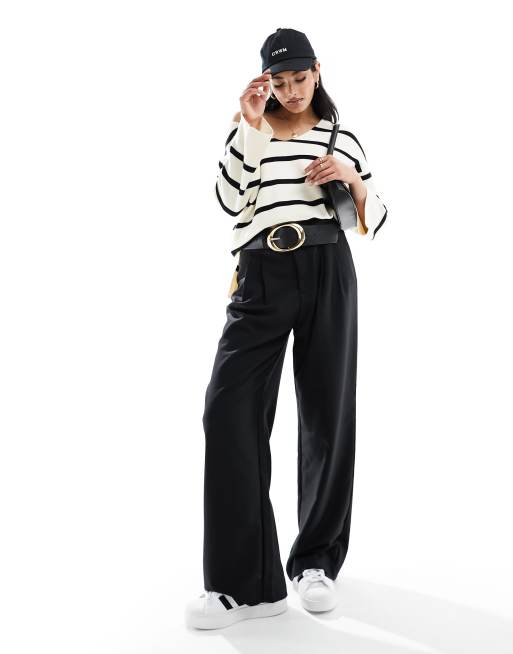 Vero Moda - Maglione morbido a righe bianche e nere con scollo a V, 3 di 4