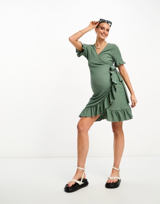Vero Moda – Mammakläder – Kakifärgad miniklänning med volang och omlottdesign framtill, 4 av 4