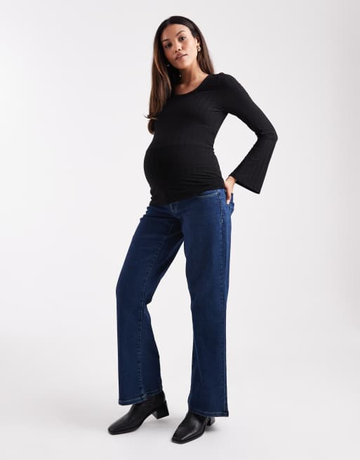 Vero Moda Maternity – Ciemnoniebieskie jeansy z prostymi nogawkami i pasem nad brzuchem, 2 z 5