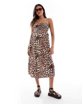 Vero Moda Maternity - Easy - Gesmoktes, knöchellanges Umstands-Trägerkleid mit Leopardenmuster-Neutral
