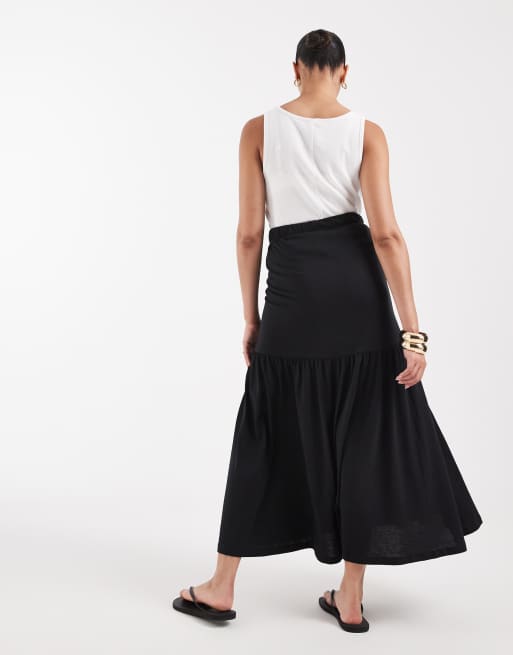 Vero Moda Maternity - Falda larga negra escalonada de estilo boho con lazada en la cintura de punto liso, 4 de 5