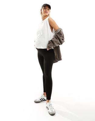 Vero Moda Maternity - Gerippte, nahtlose Leggings in Schwarz mit Überbauchbund, Umstandsmode