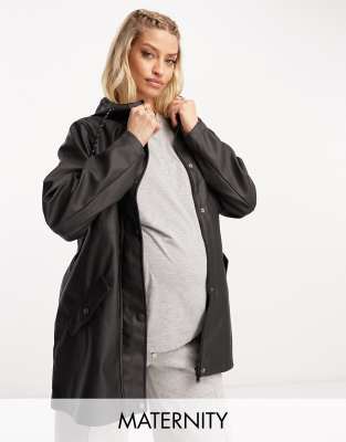 Vero Moda Maternity - Gummierter Regenmantel mit Kapuze in Schwarz, Umstandsmode-Black