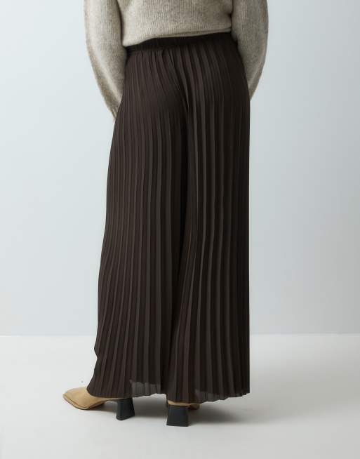 Vero Moda Maternity high waist wide leg plisse pants in chocolate brown, 2 of 5