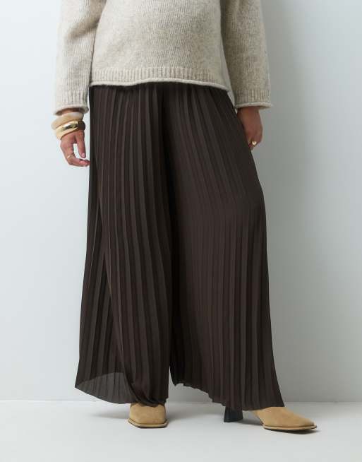 Vero Moda Maternity high waist wide leg plisse pants in chocolate brown, 3 of 5